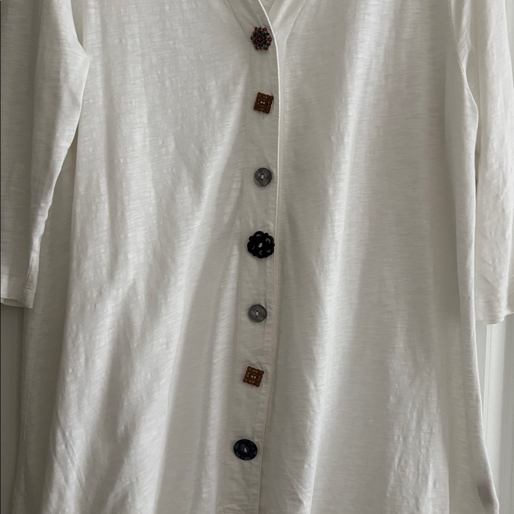 Soft Surroundings White Button-Down Shirt w/ Unique Buttons.Excellent condition - Picture 3 of 9